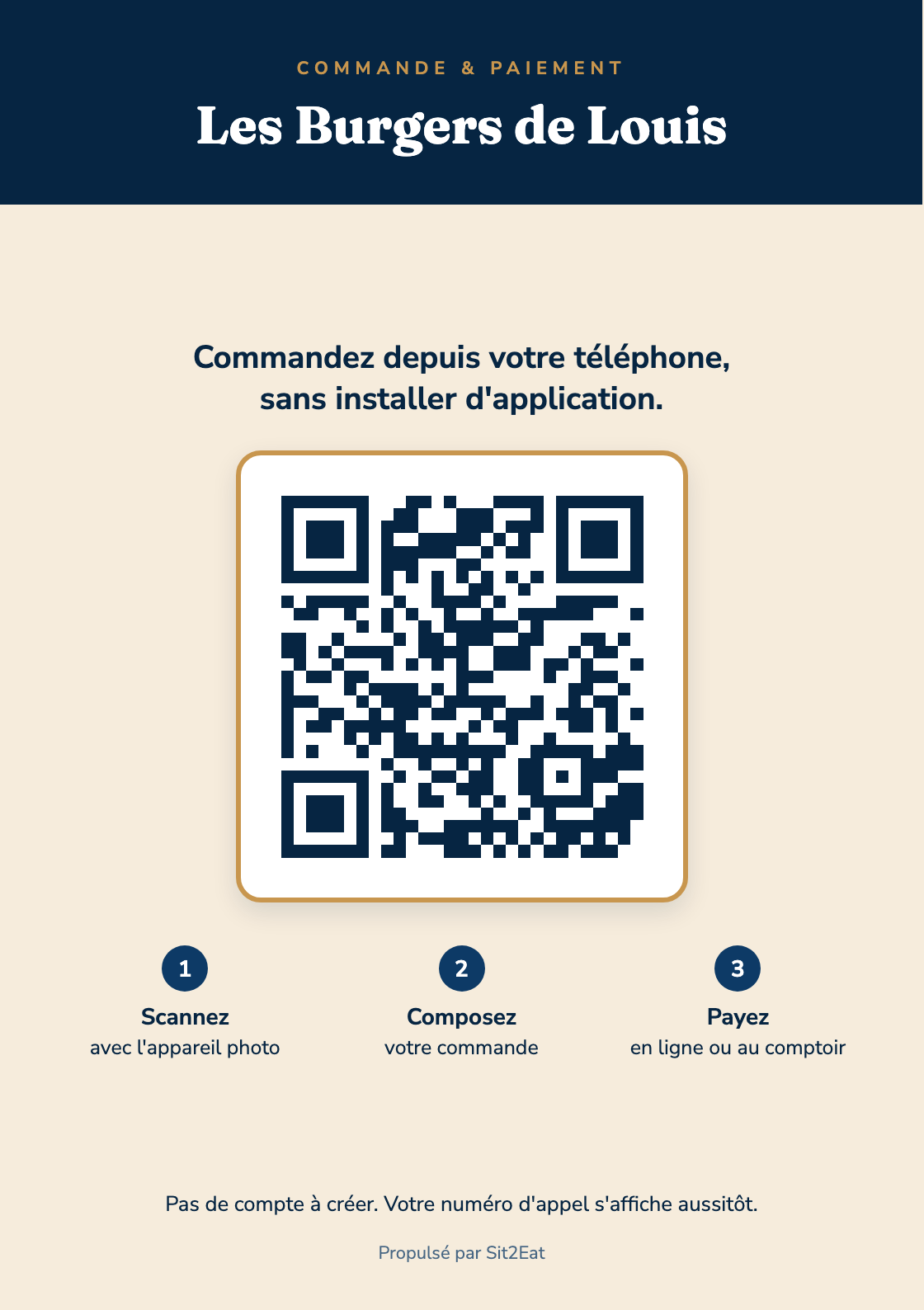 Chevalet posé sur une table : le nom du restaurant, un grand QR code, et trois étapes — scannez, composez, payez